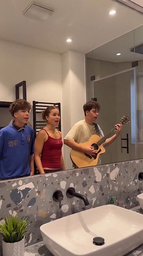 144K views · 11K reactions | Welchen Song singt ihr unter der Dusche?﫶#mvx #singen #heimweh #fürdich | Moritz Veronika Xaver | Facebook