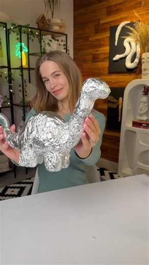 Ruslana | 𝑫𝑰𝒀 blogger & creator ✨✂️ on Instagram: "🎧In2ition by @dreammakercollabz 🔥🔥🔥 Making a DINOSAUR 🦕 Papier Mache #diycrafts #tutorial #homedecor #diylovers #artprocess #diy #lifehacks #рукоділля #своїмируками #хендмейд #diyprojects"