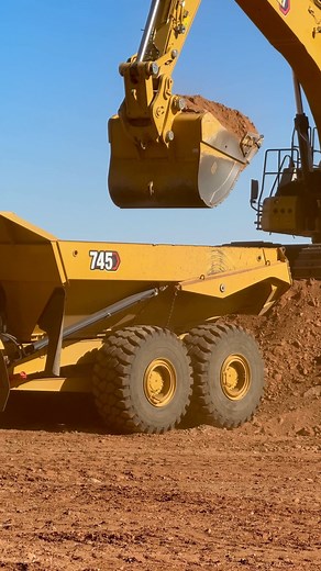 Loadin' & haulin' at Tinaja Hills CDI / CDO Conference! 🤠 Here's a quick clip of just one of the 10 stations our Tinaja Hills team set up and ran together with our Equipment Training Solutions partners at this year's CDI / CDI Conference. In case you didn't know about this event, it's an annual gathering conference for Certified Dealer Instructors (CDIs) and Certified Dealer Operators (CDOs). This year we brought together 198 attendees, with representation from 40 Cat dealers, to explore the la