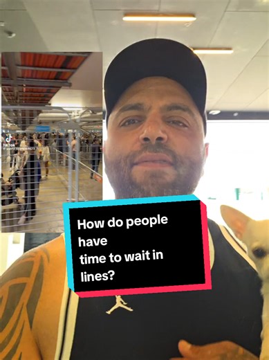 Why are we so obsessed with waiting in lines? whether its coffee, some food truck or fireworks.. any excuse to get in line.. I dont understand how people have time to waste like this.. time is money.. #nye #fireworks #line #waiting #sydney
