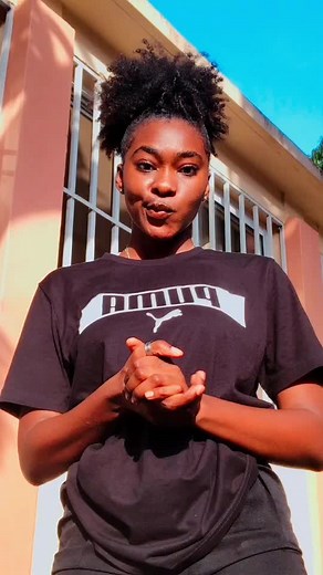 A dança mais fácil que passará na vossa tela hoje 😂😍😚 dc ? Como é que vocês e vossos familiares estão ? 🙏🏾 cuidem-se #vroomvroom #foryou #vira