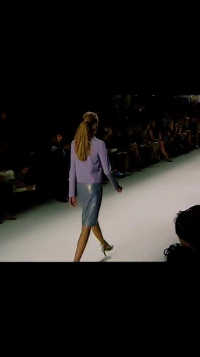 #giselebündchen for #calvinklein Spring 2001 #supermodel #model #catwalk #fashion
