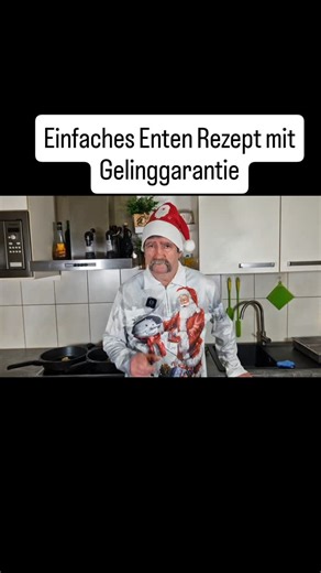 Mecklenburger Kochbuben on Instagram: "Heute wird’s richtig lecker und festlich. In diesem Video zeigen wir dir ein einfaches Enten Rezept mit absoluter Gelinggarantie. Perfekt für Weihnachten, besondere Anlässe oder einfach dann, wenn du Lust auf etwas Besonderes hast. Wir bereiten gemeinsam eine saftige Ente zu, außen schön knusprig und innen zart und aromatisch. Dieses Rezept gelingt wirklich jedem und ist ideal für alle, die auf echte Hausmannskost mit Geschmack stehen. Wenn du Ente liebst,