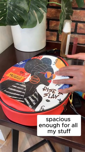 For all my gorgeous Black Queens who celebrate their melanin magic with pride... ✨ Ever wished your handbag could make a statement as bold as you are? Girl, I feel you! Our Top-Grain Leather Circle Crossbody isn't just a bag – it's your crown jewel. Crafted from buttery-soft premium leather that gets better with time (just like us 😉). 💥 Here’s the tea: When you grab your crossbody, we’re gifting you a matching leather mini wallet (worth $39.95) absolutely FREE. They’re made to slay together – 