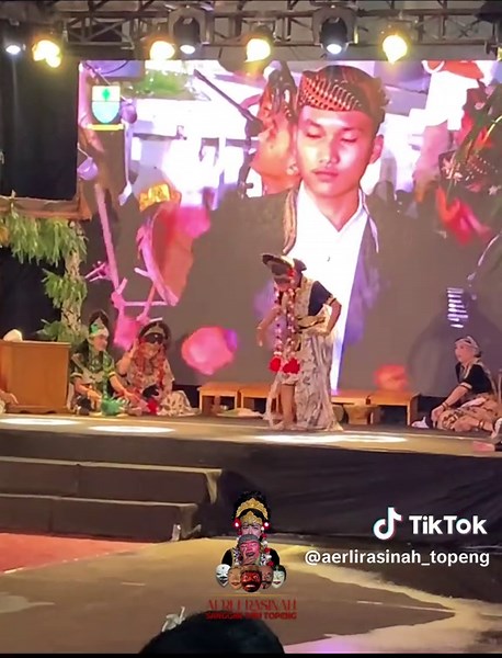 Tari Topeng Samba Abang Aerli Rasinah: Warisan Budaya