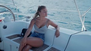 Slow Motion Beautiful Young Woman Sitting 库存影片视频（100% 免版税）1029043232 | Shutterstock