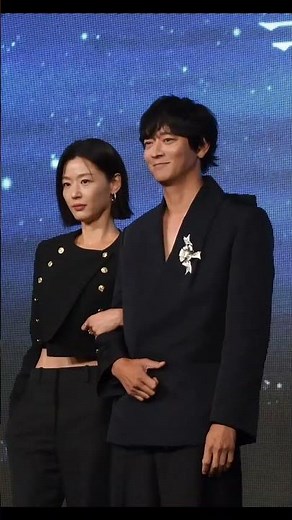 Kang Dong-won and Jun Ji-hyun, the dazzling visuals of "North Star," finally reunite in a film.