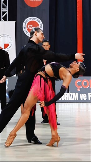 Lithe and soft waist#dance #dancer #dancerlife #danceartistry #profesionaldancer #ballroomdance