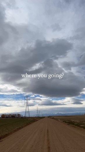 Let's get you home ⛰️ Erie, Colorado is the best small town along the Colorado front range. We were recently named one of the fastest growing towns in America. Yet we maintain that small town charm. People from all over the country are moving here and for good reason... It's the best town! The homes are beautiful, the school system is amazing, the history is incredible and the people that live here are so welcoming! Comment "guide" and I will send you everything you need to know about my small t