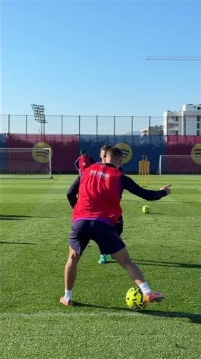 When technique does the talking 😮‍💨 #fcbarcelona #shorts