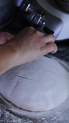 Making sourdough bread! 💕 Find link for recipe in our bio. #sourdough #sourdoughbread #baking #recipe #dough #ankarsrum #homemade