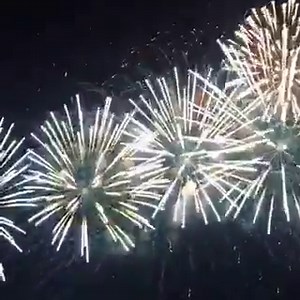 Das deutsche Pyro-Team rockt richtig ab und legte gestern beim Feuerwerkswettbewerb Herrenhausen einen geilen Auftritt zu Engel von Rammstein hin. 🤘🏻 #Feuerwerkswettbewerb #radio21germany | RADIO 21