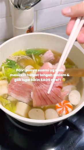 asking my husband to cook hotpot in the middle of the night and he delivers 🥹 + the SAUCE ❤️‍🔥