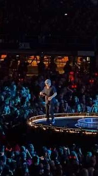 AC/DC live 2025 – Brian Johnson belts out High Voltage with the crowd! ⚡#acdc #Minneapolis #PowerUp