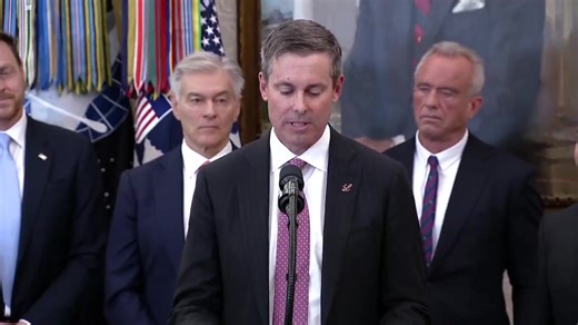 🚨BREAKING: A pharmaceutical representative collapses during President Trump’s Oval Office announcement, as reporters are swiftly escorted out of the room. | Laura Ingraham