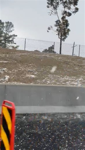 HAILING in Medlow Bath. Rob, Despina and Edna have just driven through heavy hail in Medlow Bath. How is it where you are? Be sure to follow Edna on Facebook: www.facebook.com/edna.frougas and on Instagram: www.instagram.com/edna.frougas Be sure to follow Rob on Instagram: www.instagram.com/robmoore8935 | Ask Roz Blue Mountains
