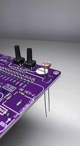 لوحة الـ PCB هي الأساس اللي بيوصل كل المكونات الإلكترونية بدقة وأمان، وبتضمن استقرار الإشارة وتقليل الأعطال. من غيرها مفيش جهاز يشتغل بكفاءة—هي اللي بتحول الأفكار الإلكترونية لتطبيق واقعي قابل للتصنيع والإنتاج. ⚡🛠️ لو مهتم بكورس ال pcb تواصل معانا ماسنجر وهنبعتلك كل التفاصيل | Electro Academy