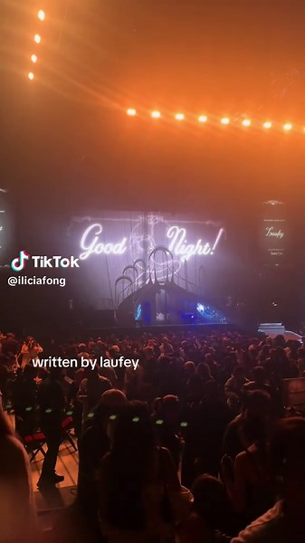 Laufey's Enchanting Concert Night in Vancouver