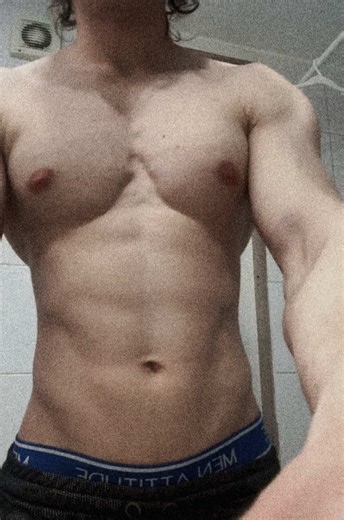 🦍 Would you believe us if we tell you he’s stronger than you? 💪 #fitman #fitness #fitmen #fitguy #guy