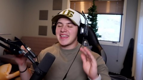 Shrinking my friends on one block in Minecraft