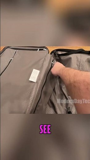 Samsonite Suitcase: Expandable Space for All Your Souvenirs!