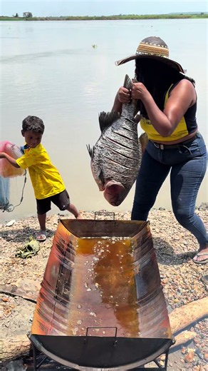 Hijo, pesca y mamá frita#fis #pesca #viral_video | pesca