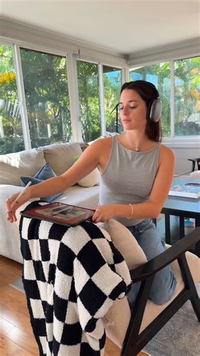 Anna Markowitz on Instagram: "Lmk in the comments if you want to see some tutorials! 💛Click the link in my bio to download the Artist Bundle! 🎨 -140 brushes -30 paper textures -30 color palettes -video breakdowns . #procreate #procreatebrush #procreatetutorial #procreatehacks #digitalpainting #digitalart #digitalillustration #digitalpaintingtutorial #procreate101 #procreatetips #digitalwatercolor #procreatewatercolor #digitaloilpainting #procreateoilpainting #procreategouache #digitalgouachepa