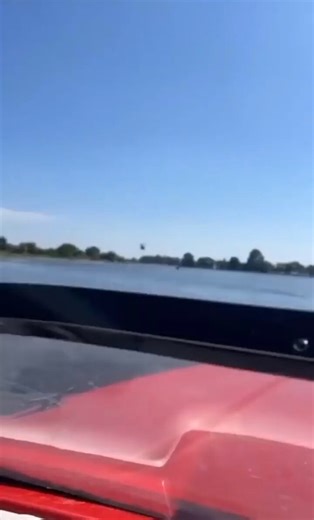 Pilot sees a speedboat, Alright boys, buckle up!A Chinook just toying around with a speedboat