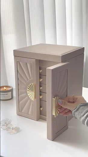 Go Green with Your Gems: Eco-Conscious Jewelry Storage Ideas