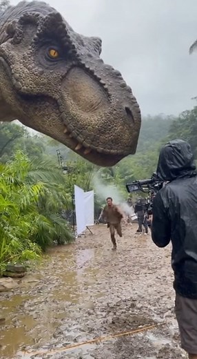 Jurassic World Rebirth (2025) | Making of the New Dinosaur Era – Exclusive Behind the Scenes Go deeper into the world of Jurassic World Rebirth (2025) — witness how filmmakers rebuilt the age of dinosaurs with real animatronics, cutting-edge CGI, and breathtaking set locations. 🦖 Inside the shoot: • How Scarlett Johansson and Mahershala Ali trained for survival scenes • Real jungle sets mixed with high-tech green-screen environments • VFX artists crafting the new apex predator — Distortus Rex •