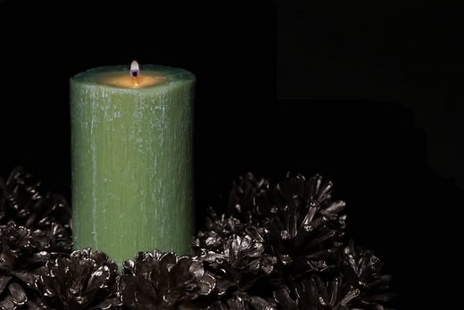 Green Candle Meaning: 7 Benefits of Burning Green Candles