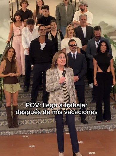 ¡La alegría llega al set! 🌈✨@danielaromoweb es oficialmente parte del elenco de Rosy Ocampo. 🎬💖 Disfruta la NUEVA TELENOVELA de Rosy Ocampo PRÓXIMAMENTE por #LasEstrellas, #Univision y #ViX #Original #S