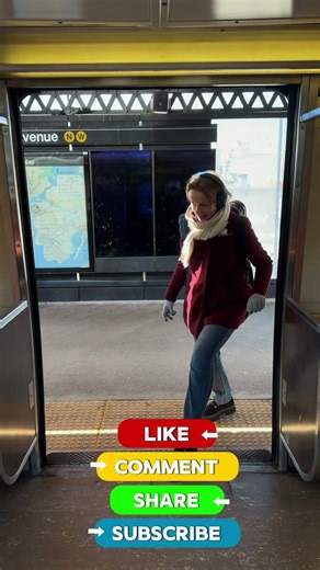 R46 (W) train #5817 Door Chime. #r46 #doorchime #youtubeshortsvideo #nycsubwaytrain #nycta #mta #nyc