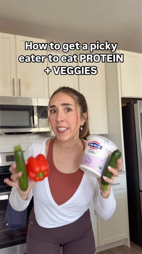 Julie Capozziello | Online Fitness Coach on Instagram: "‼️Comment or dm me “PICKY” for a pdf with more picky eater recipes like this! Your kids are just going to think they’re eating CHEESE PIZZA when in reality it’s zucchini, squash, peppers, and greek yogurt!??! sometimes we have to be sneaky and thats okay lol 😉 FULL RECIPE BREAKDOWN: - 100 grams unbleached flour - 120 grams 0% greek yogurt - Season - oregano, italian seasoning, garlic salt - Sauce: veggies of choice, blend with 1/2 can dice