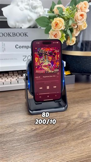 🎵📱 5-i-1 trådløs induktions-Bluetooth-højttaler med justerbar telefonholder – din ultimative alt-i-én-skrivebordsmakker! ⚡🌟 🌟 OPLAD, AFSPIL, SE OG LYS – SAMTIDIGT! Denne pladsbesparende kraftpakke kombinerer krystalklar lyd, hurtig trådløs opladning, en justerbar telefonholder, induktionsdocking og omgivende LED-belysning – perfekt til arbejde, afslapning og underholdning! ✅ HVORFOR TEKNOLOGIELSKERE OPGRADERER: ✔️ 15 W HURTIG TRÅDLØS OPLADNING – Oplader din telefon, mens du afspiller musik �