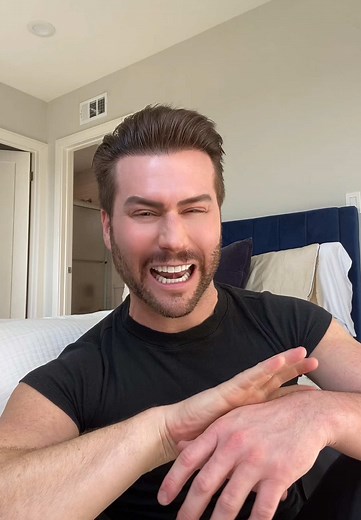 Funny Singing Moments and Talented Singers Online