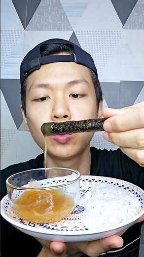 Eating seaweed in a very Indonesian 👱‍♂️👩‍🦰 version #shorts