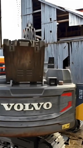 Stop scrolling for a moment! Here's a satisfying deep cleaning process for your beloved Yellow Giant #VolvoRC. 🛠️​See for yourself how dirty it was before cleaning, and watch until the end to see the AUTO SHINY results! 😍 This process is a must for RC collectors to ensure your toys last longer and maintain optimal performance.​What's your hardest RC item to clean? Comment below! 👇 #RCCleaning #Volvo #ExcavatorRC #Satisfying #ViralReels #usa #homecleaning | New Truck Exsavator