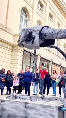 The way they look at each other confused.#floating #silvermanstatueofficial #performer #livingstatue