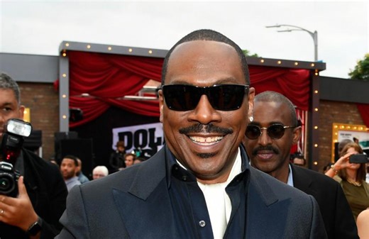 Mike Myers hails Hollywood 'legend' Eddie Murphy