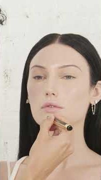 Sam Visser’s Soft Bronze Makeup Masterclass feat. Meredith Duxbury