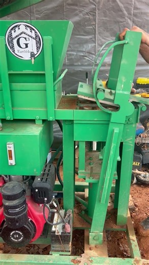 Hydraulic earthblock press