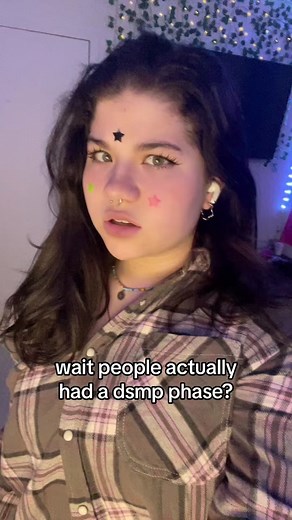 STATEMENT: i do not support the dsmp whatsoever anymore, not did i ever like Dream. i really just watched it for Tubbo, Tommy, Wilbur, Ranboo, and Quackity. it was a small phase i had because of a few friends i had at the time. #dsmpdni #dsmp #dreamfacereavel #quackity #fyp #xyzbca #rizz #nonbinary