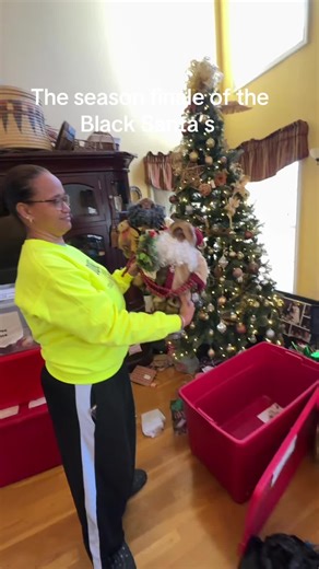 It’s the season finale of the Black Santa’s and to everyone’s happy delight all of the black Santa’s have reconciled and are ready to go back to Santaland ( red storage crate) to enjoy their year off! So grateful for the distraction the served during the season of grief, my dad loved to laugh, I think he would have come up with the names for me, prob why that part was so hard! Anyway happy holidays and happy new year! #blacksantas #merrychristmas #xmasdecor