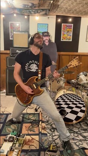 Playing a satanic riff on the devil’s guitar 🎸 #guitar #guitarist