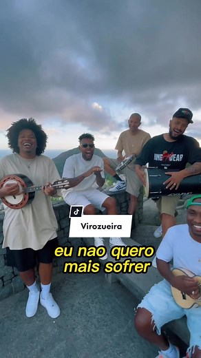 O @virozueira é, há anos, um dos melhores grupos de Samba e Pagode do 🇧🇷🔥 Não tem como contestar! Os caras são brabos 👏 Alô @nardszueira, somos fãs de vocês! Vamos juntos 🙌💚 Salve a música, salve o Banjo! 🪕 Para mais conteúdos como esse, siga @100porcentobanjo . . . #banjo #banjos #cavaco #cavaquinho #musica #musicabrasileira #samba #sambaepagode #sambaderoda #sambabrasil #sambaraiz #pagodeira #pagodeiro #pagoderomantico #pagoderetro #pagode