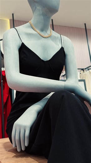 C&A Brasil on Instagram: "Falta pouco pro Natal e a C&A continua recheada de presentes e looks pra família toda! Nosso giro na loja traz roupas, acessórios, mochilas, calçados e muuuuito mais. Corre garantir o seu e entrar no clima! 🎅✨ 🔎 Ref Mochila infantil Stitch: 1095199 🔎 Ref Camiseta Chevrolet: 1096809 🔎 Ref Vestido tricô bege: 1102213 🔎 Ref Vestido plissado bege: 1099761 🔎 Ref Vestido ombro único: 1102862 Compre em até 5x sem juros no C&A Pay