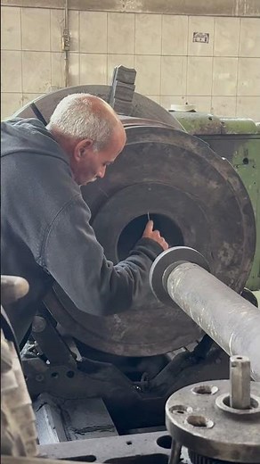 Internal grinding operation using a tool post attachment on a lathe ⚙️🛠️👍
