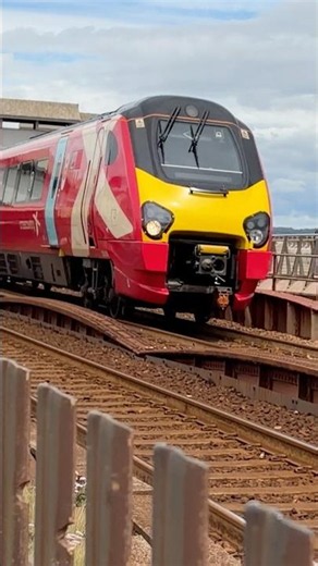 Cross country class 220s clattering over the colonnade viaduct Dawlish-Plymouth service 220006-031