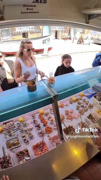 Friendly service! #oysters #brighton #seafood #brightonshellfish